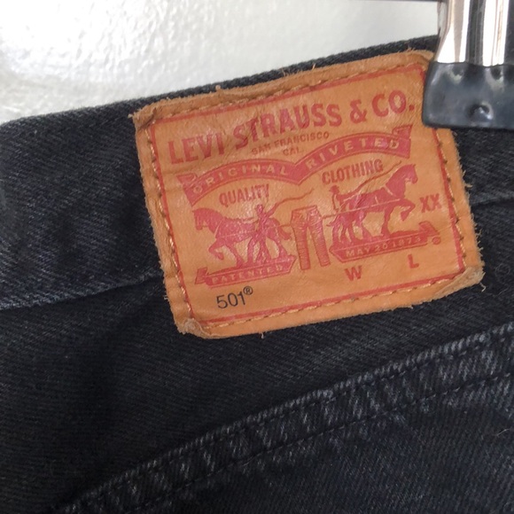 Levi’s distressed high waisted black shorts, size 26 - Picture 4 of 8